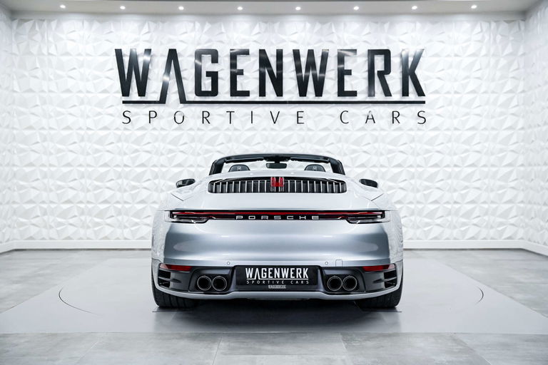 Porsche 992 Carrera 4