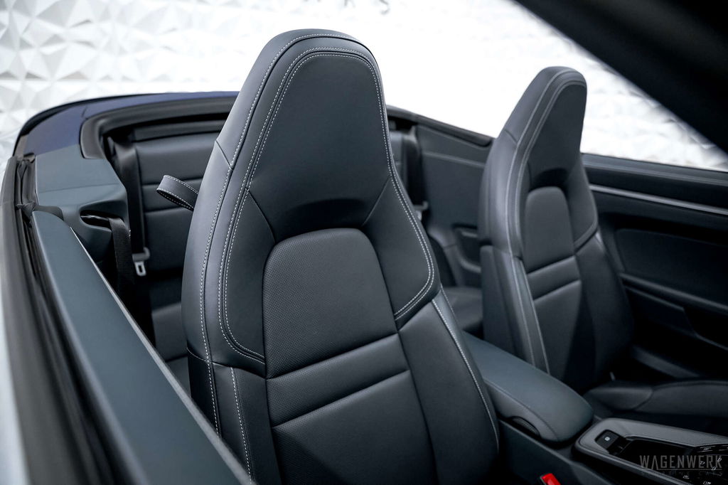 Porsche 992 Carrera 4