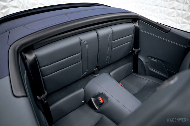 Porsche 992 Carrera 4