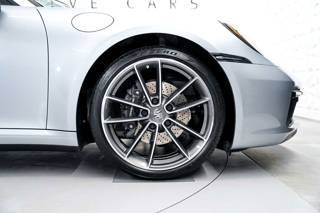 Porsche 992 Carrera 4