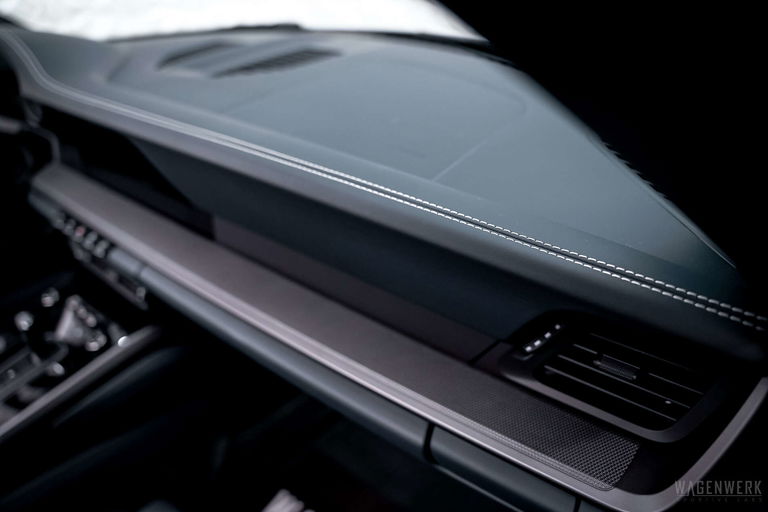 Porsche 992 Carrera 4