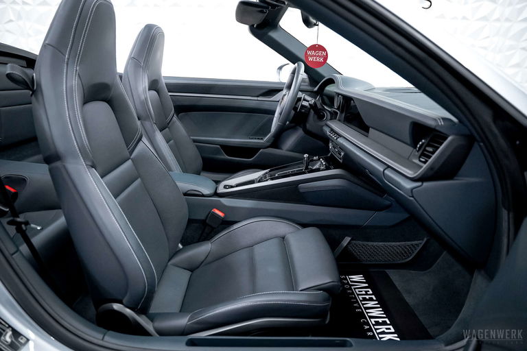 Porsche 992 Carrera 4