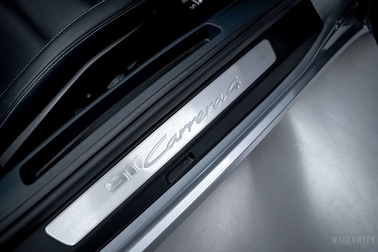 Porsche 992 Carrera 4