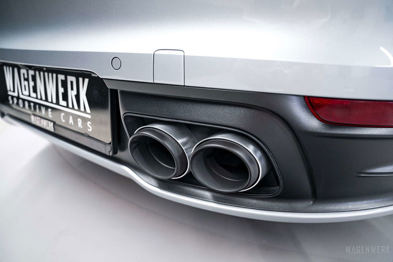 Porsche 992 Carrera 4