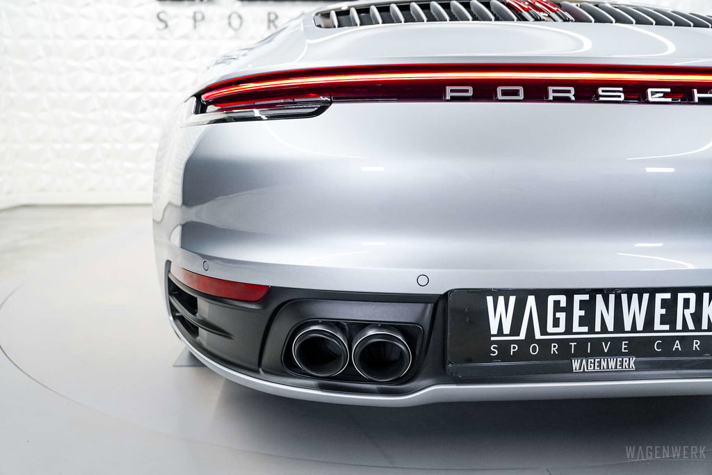 Porsche 992 Carrera 4