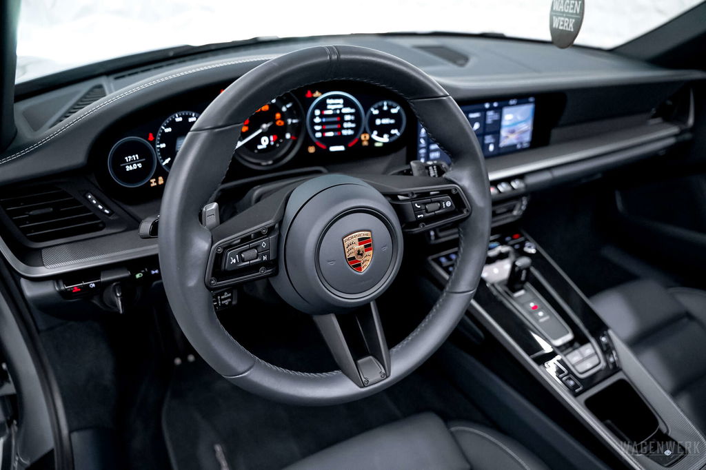 Porsche 992 Carrera 4