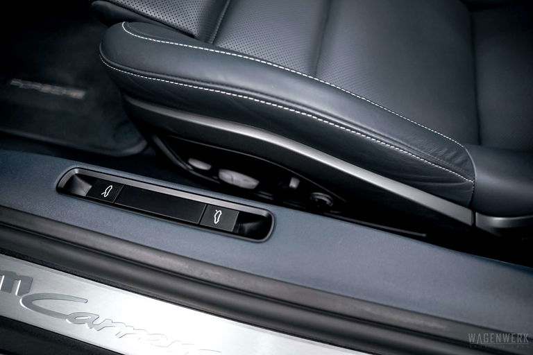 Porsche 992 Carrera 4