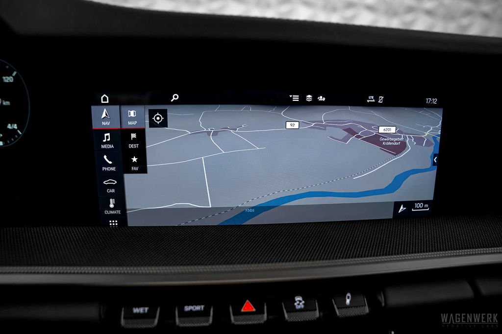 Porsche 992 Carrera 4