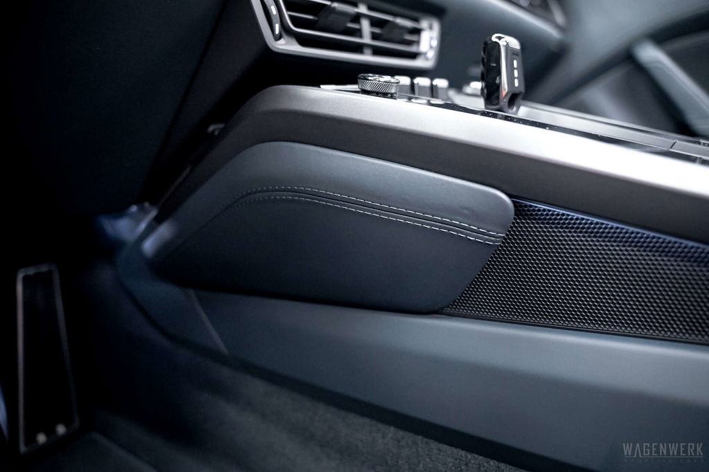 Porsche 992 Carrera 4