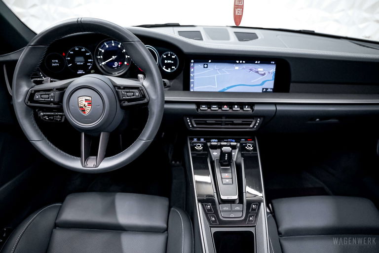 Porsche 992 Carrera 4