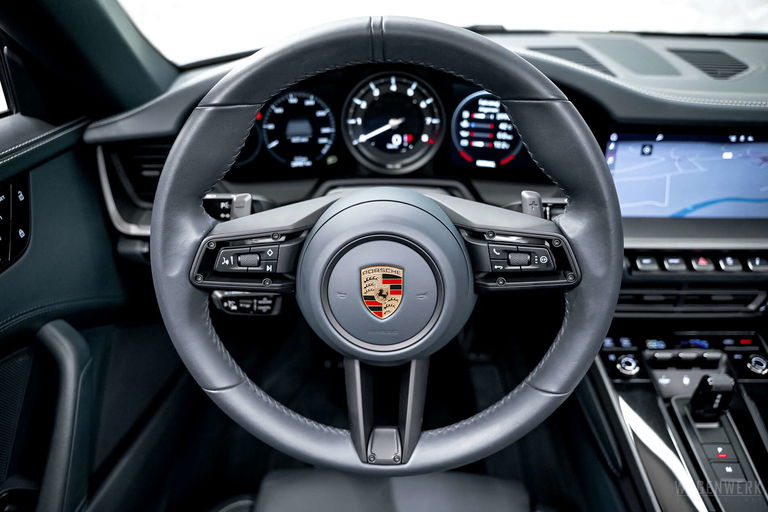 Porsche 992 Carrera 4