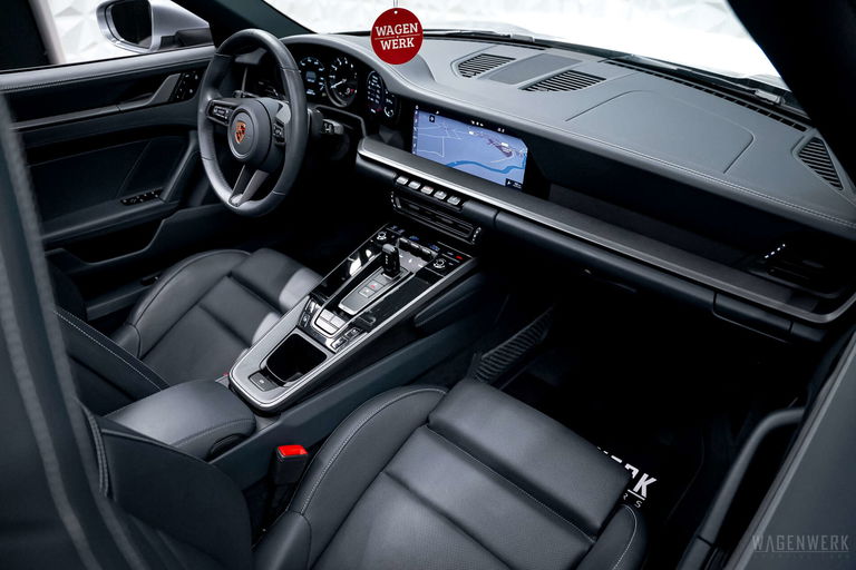 Porsche 992 Carrera 4