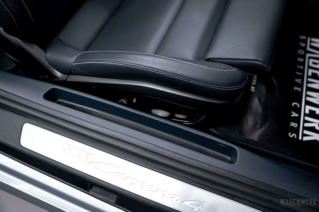 Porsche 992 Carrera 4