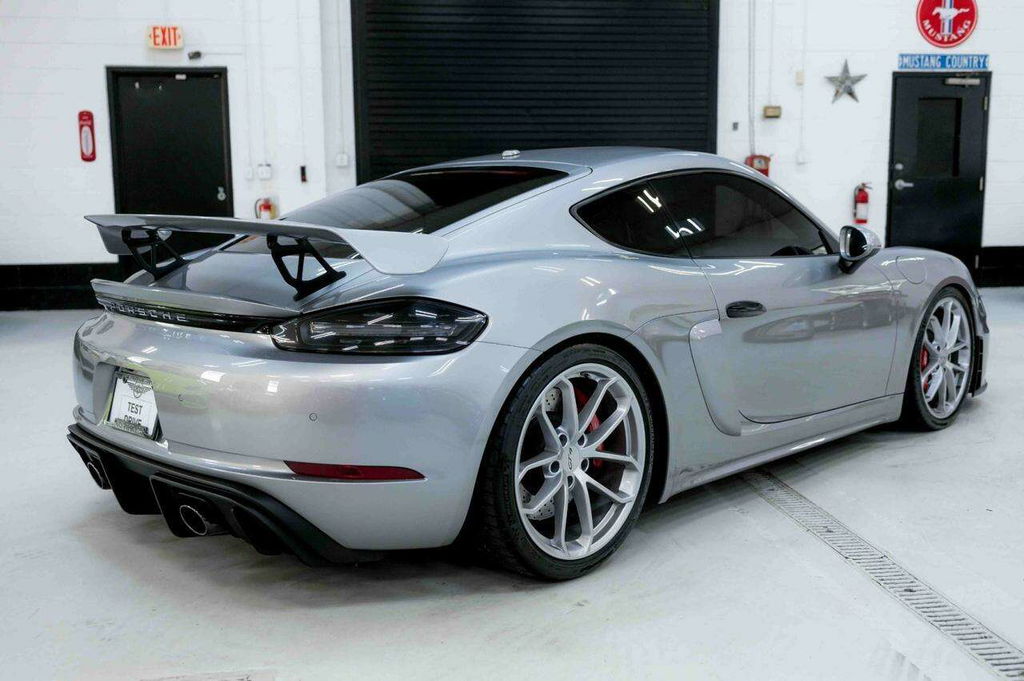 Porsche 718 Cayman GT4