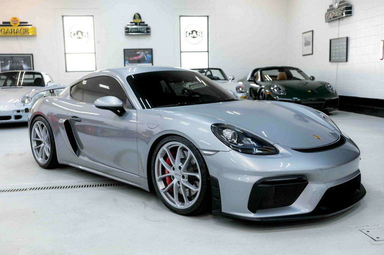 Porsche 718 Cayman GT4