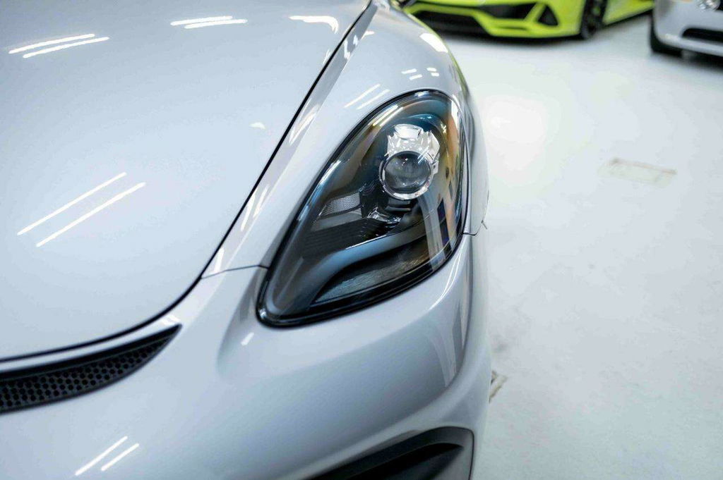 Porsche 718 Cayman GT4