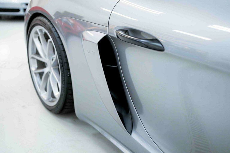 Porsche 718 Cayman GT4