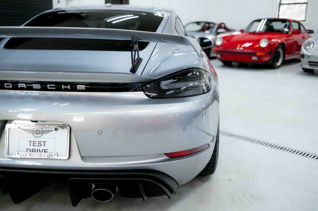 Porsche 718 Cayman GT4