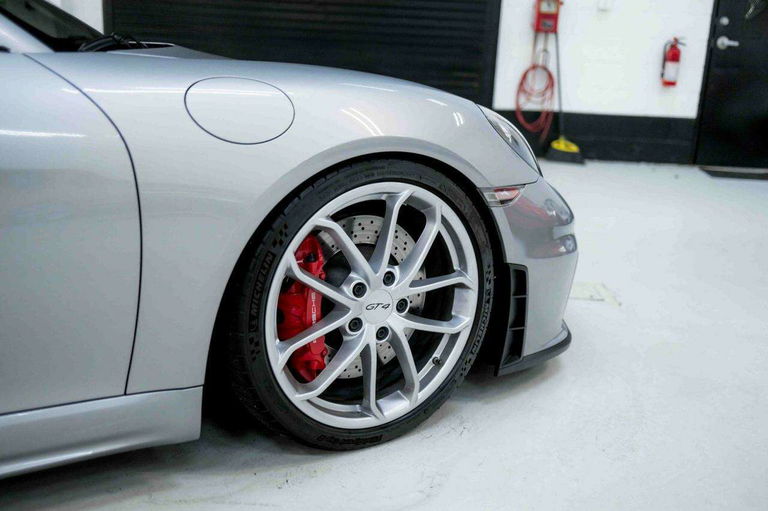 Porsche 718 Cayman GT4