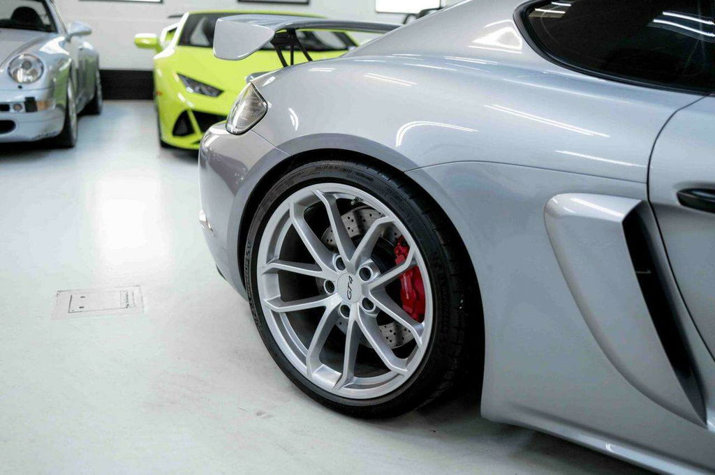 Porsche 718 Cayman GT4