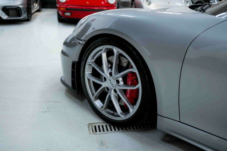 Porsche 718 Cayman GT4