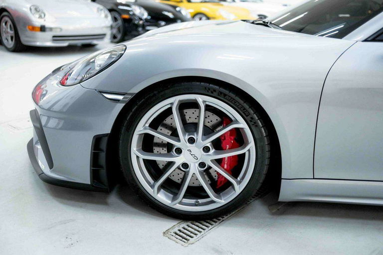 Porsche 718 Cayman GT4