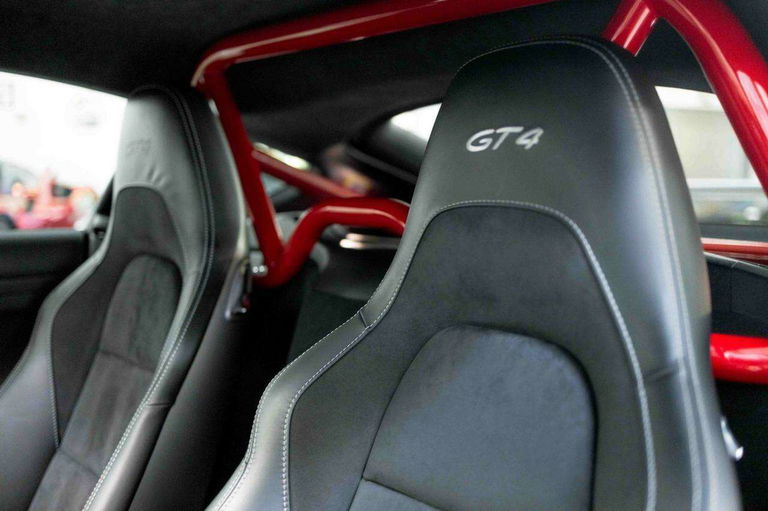 Porsche 718 Cayman GT4