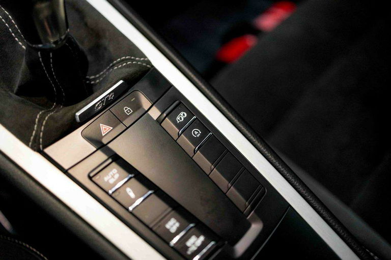 Porsche 718 Cayman GT4