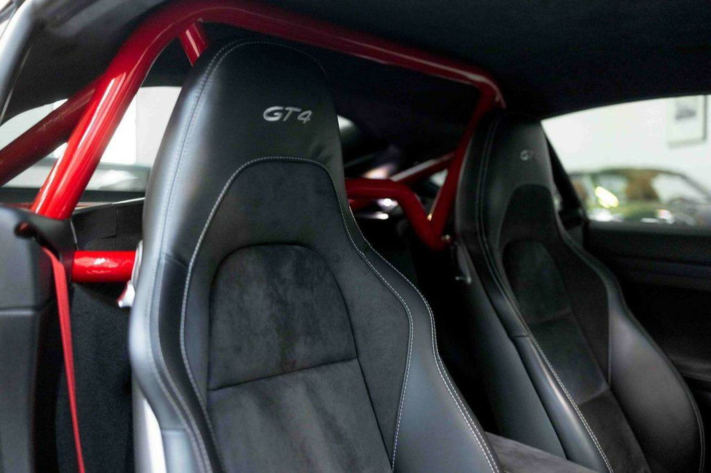 Porsche 718 Cayman GT4