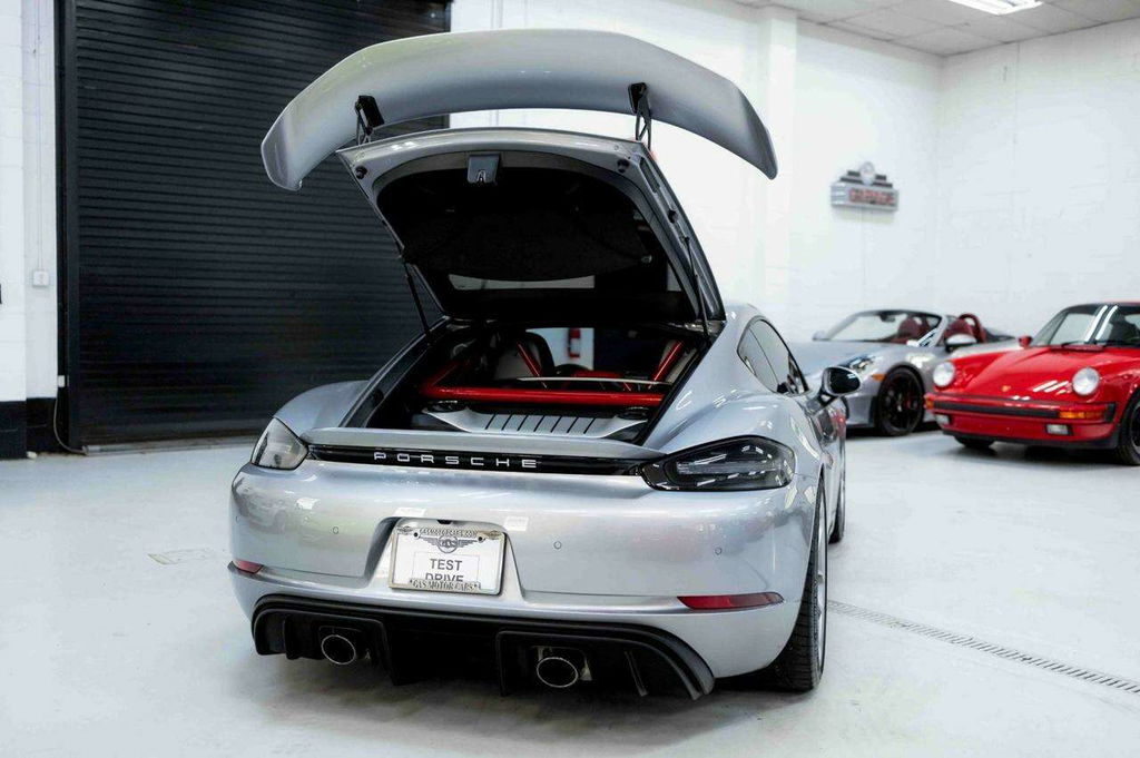 Porsche 718 Cayman GT4