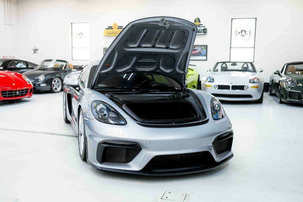 Porsche 718 Cayman GT4