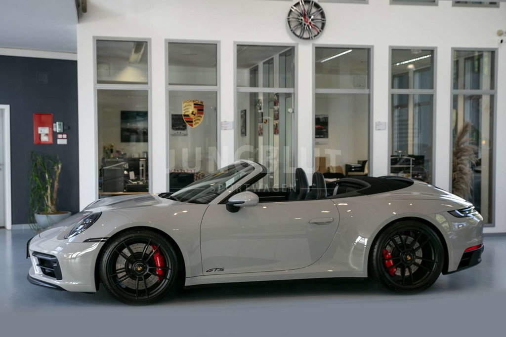 Porsche 992 Carrera 4 GTS