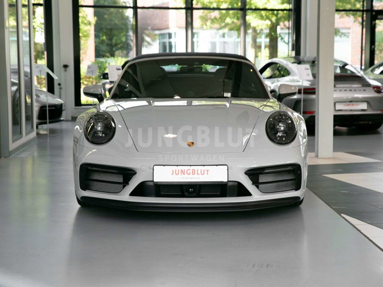 Porsche 992 Carrera 4 GTS