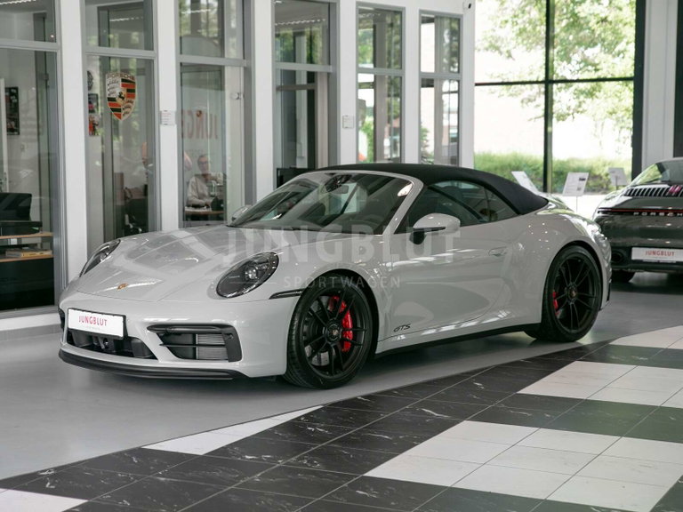 Porsche 992 Carrera 4 GTS