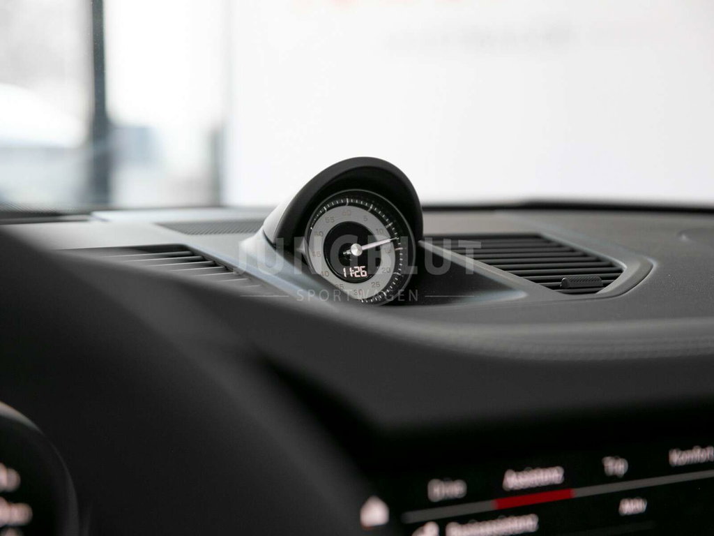 Porsche 992 Carrera 4 GTS