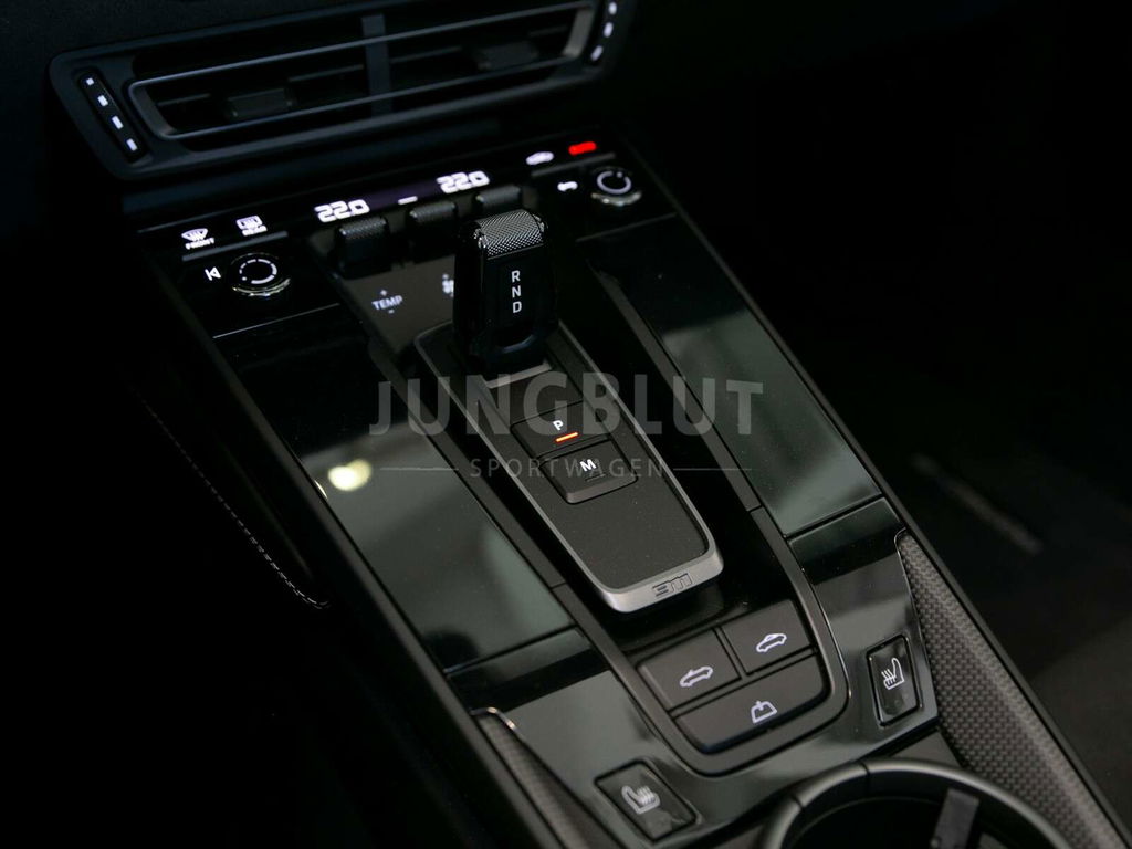 Porsche 992 Carrera 4 GTS