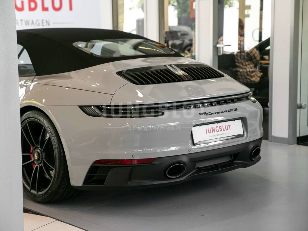 Porsche 992 Carrera 4 GTS