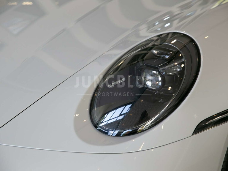 Porsche 992 Carrera 4 GTS