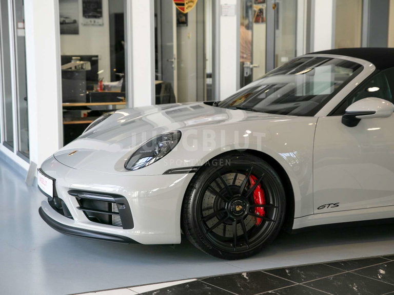 Porsche 992 Carrera 4 GTS