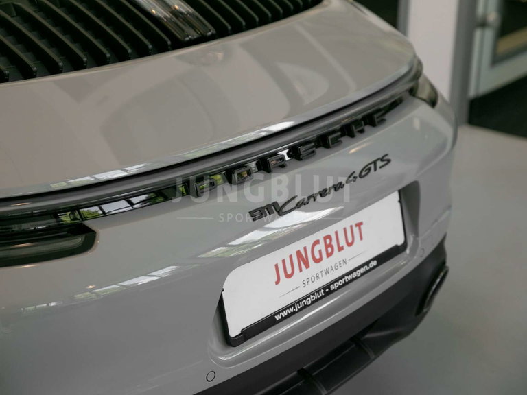 Porsche 992 Carrera 4 GTS