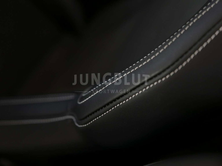 Porsche 992 Carrera 4 GTS