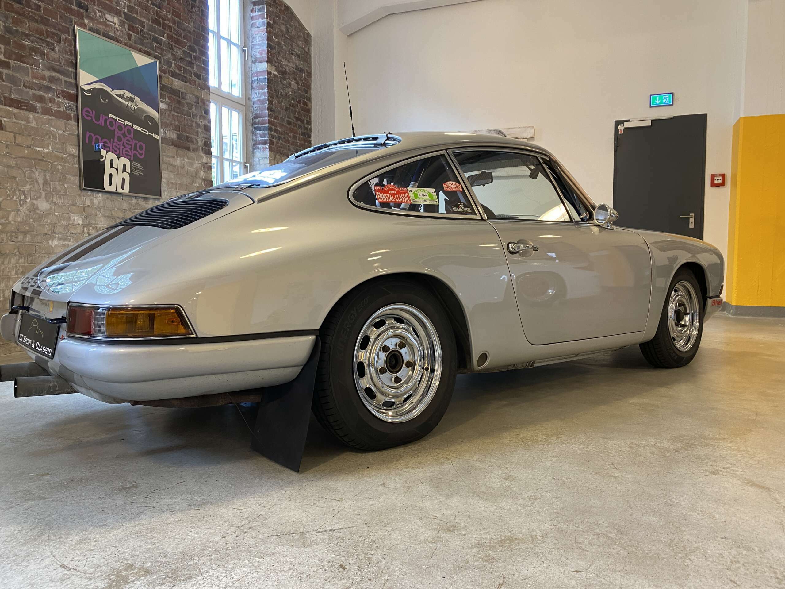 Porsche 911 (F-Modell) 1965 - elferspot.com - Marketplace for