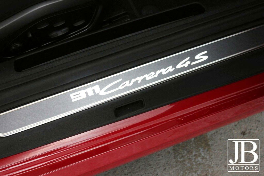 Porsche 992 Carrera 4S