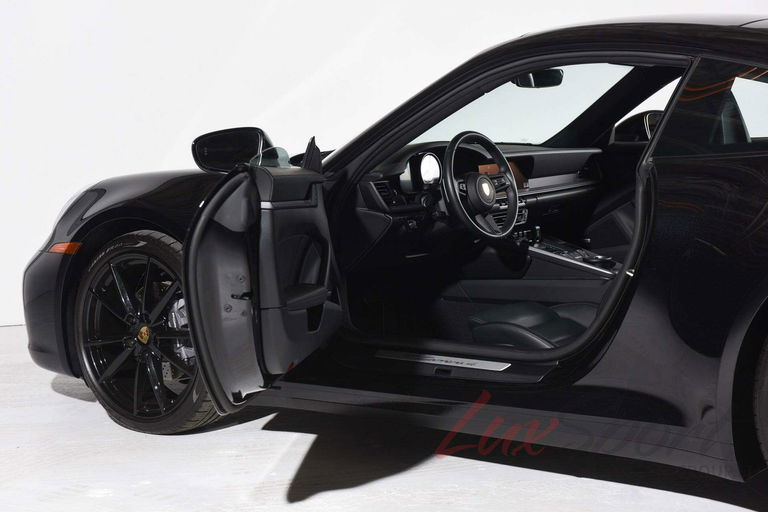 Porsche 992 Carrera 4