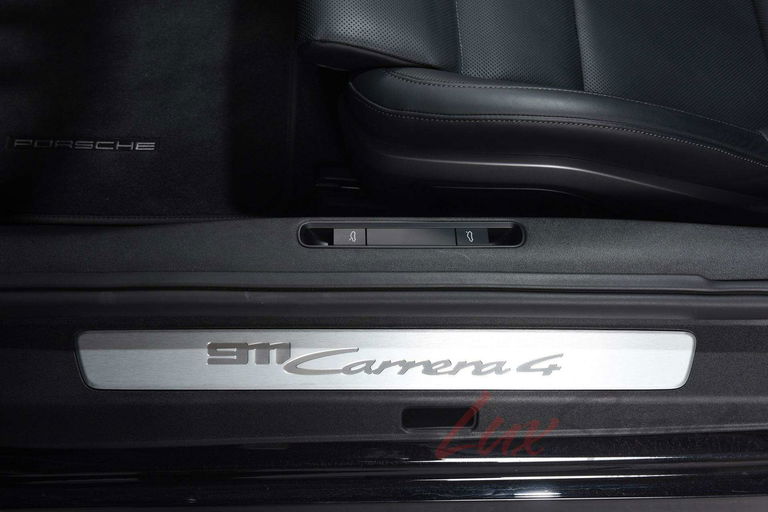 Porsche 992 Carrera 4