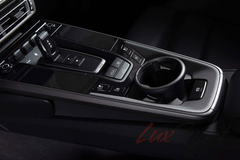 Porsche 992 Carrera 4