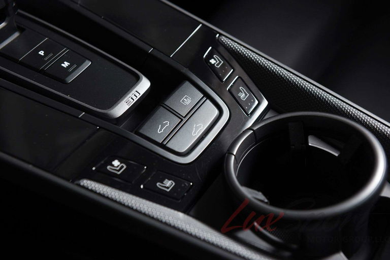 Porsche 992 Carrera 4