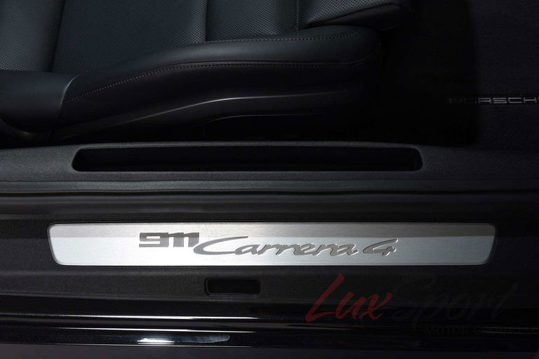 Porsche 992 Carrera 4