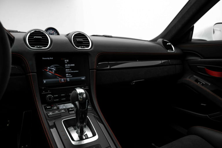 Porsche 718 Cayman GT4