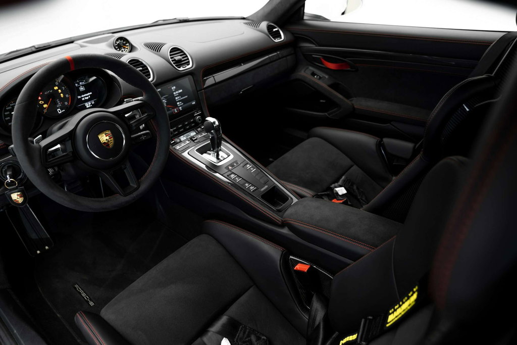 Porsche 718 Cayman GT4